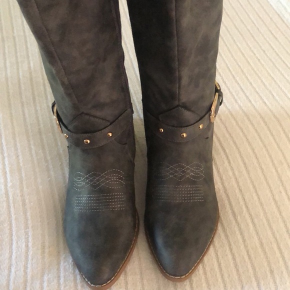 Woman’s tall gray fall knee high boots with gold trimming - Picture 10 of 13